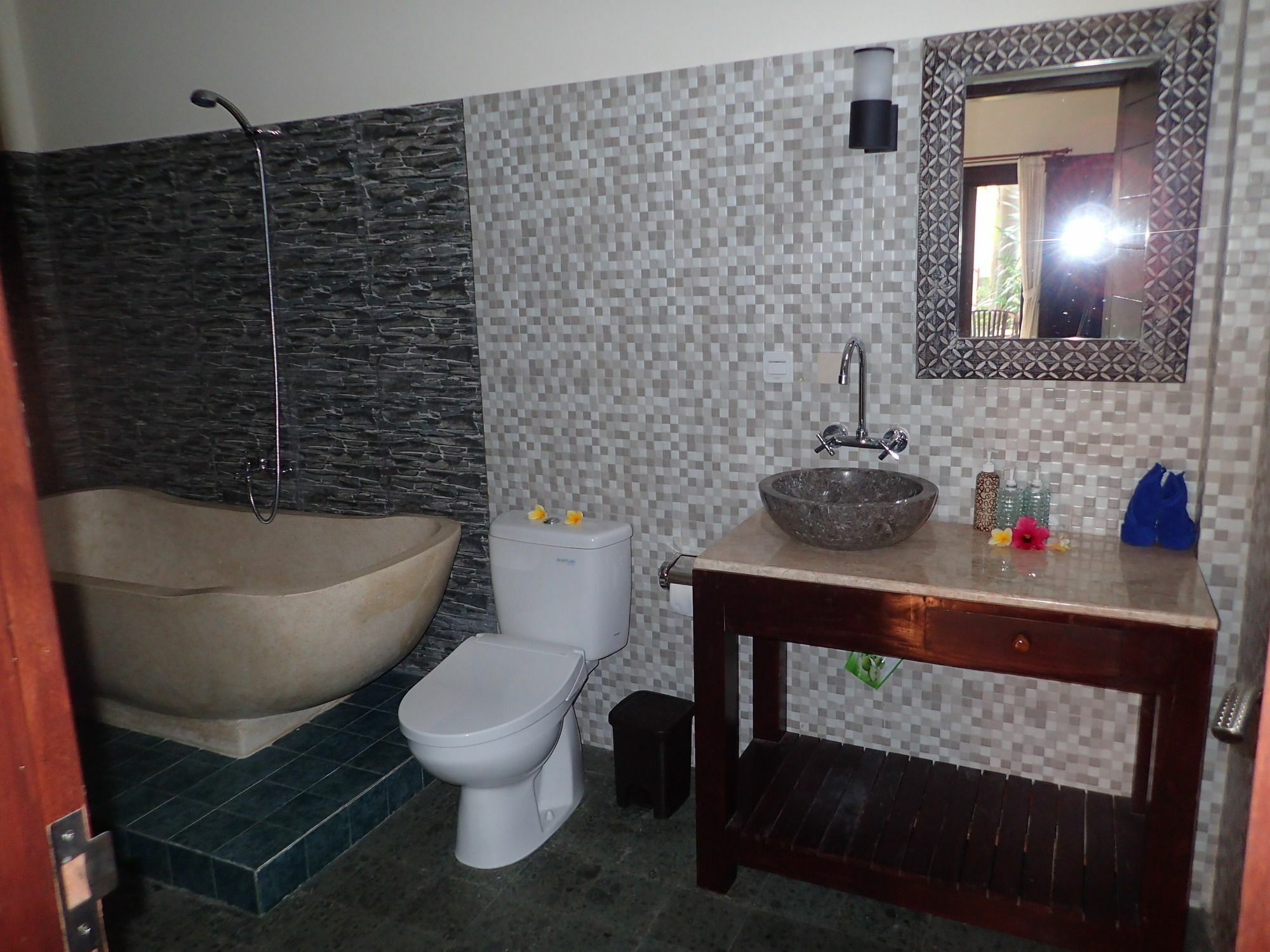 אמד Alami Resort, Restaurant And Dive Center מראה חיצוני תמונה